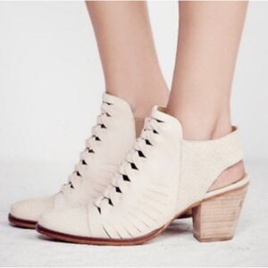 Free People Far Hills Leather Cut Out Ankle Boots in Natural Size 8 NEW
